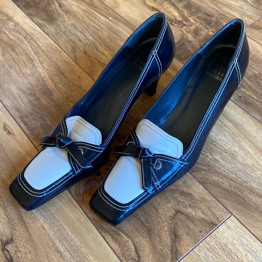 Vintage EUC Stuart Weitzman kitten heels with contrasting stitching